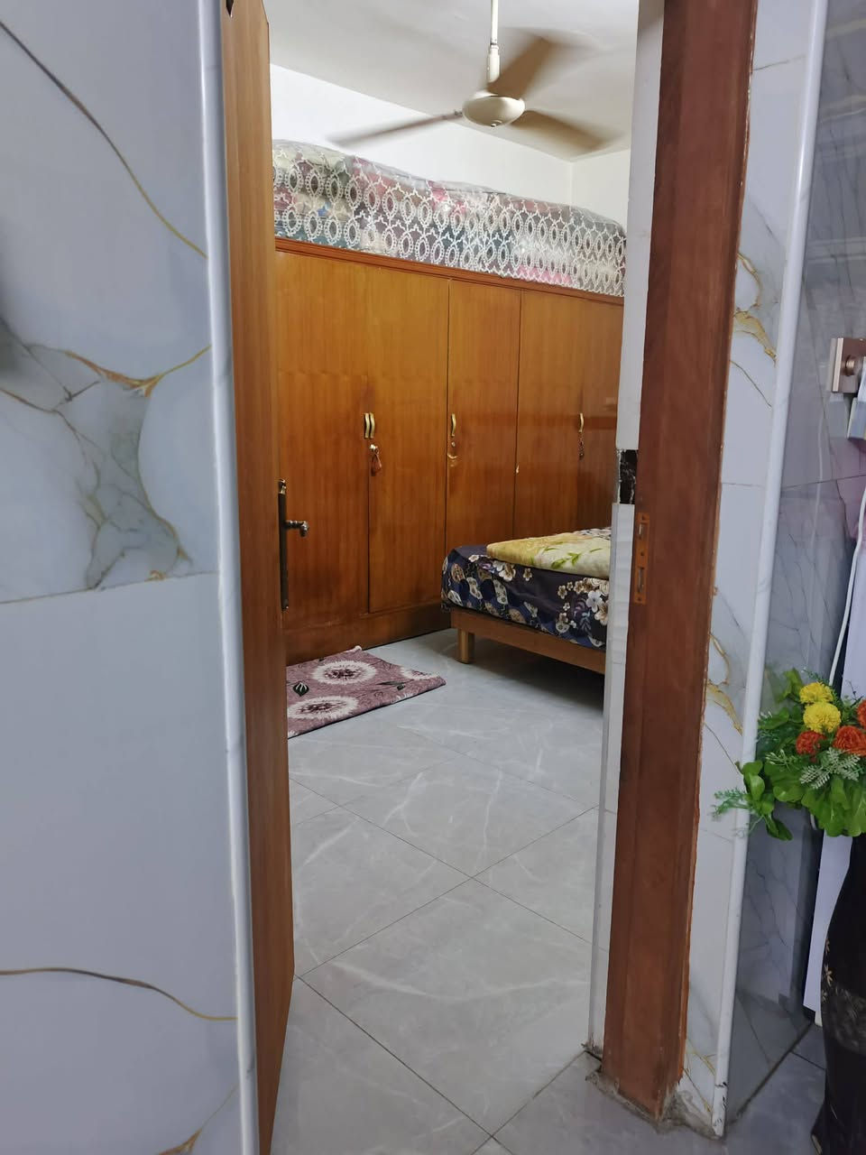 نصف قطعة مدينة الصدر قطاع ٧٩ قرب مدرسة آحد المساحة ٧٢ متر بناء جديد حديث وبيت كامل تجيب غراضك وتجي تكعد للأستفسار اتصل ع الرقم....
***********
