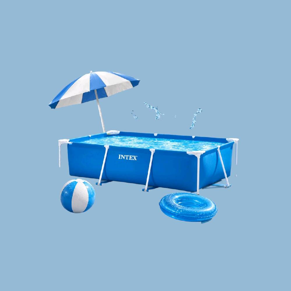 📌منتج بعد استلام يمنع الاسترجاع
التصميم: يتميز بتصميم بسيط وعملي، حيث يتكون من هيكل معدني متين (أنابيب بيضاء) يدعم حوضاً مصنوعاً من مادة بلاستيكية زرقاء متينة وقوية.
الهيكل: يعتمد في استقراره على قوائم معدنية جانبية ترتكز على الأرض لتوفير التوازن والدعم اللازم للجدران عند ملء المسبح بالماء.
الاستخدام: يُعد من الأنواع الشائعة والسهلة التركيب للاستخدام المنزلي في الحدائق أو الأفنية، مما يوفر وسيلة ممتعة للترفيه والسباحة خلال فصل الصيف.
العلامة التجارية:  "Intex" 
القياس طول 220 *150*60 CM