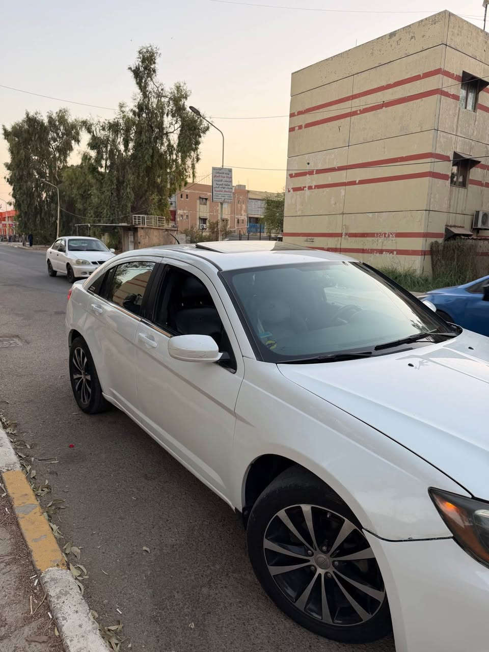السلام عليكم
للبيع سي 200 موديل 12 فول فول وحد على وحد السياره حلوه وجاهزه كير ومكينه جدد حادثها باب اثنين بدون دواخل  مكينه حجم 6 سلندر سياره جديد بسمي بي تفتر بنزين ⛽️ السعر75 وبيها مجال المكان كركوك وسطي *********** كركوك, العراق
