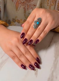 حي الإعلام • شعر • أظافر