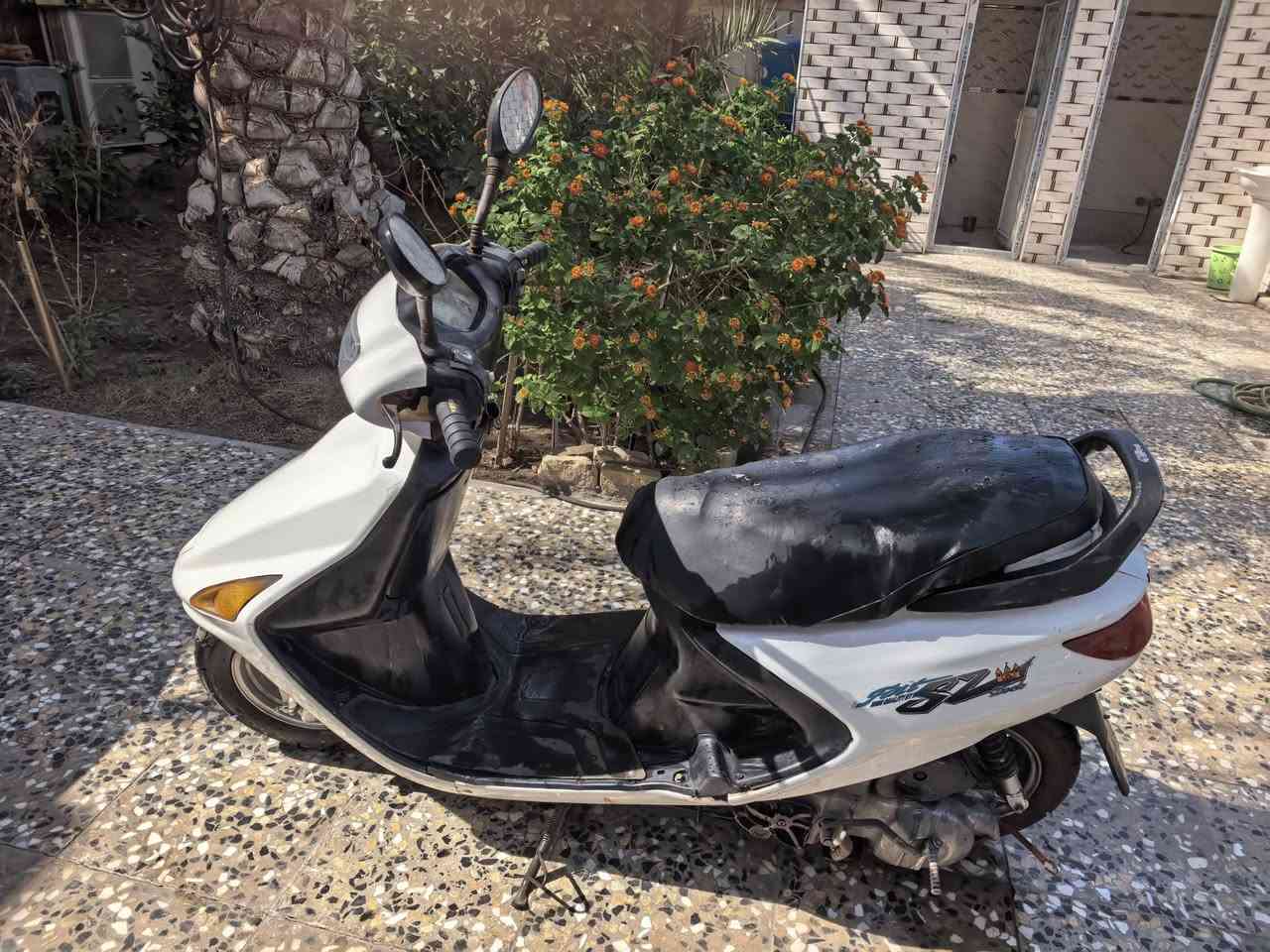 دراجه فراشه للبيع نظيفه جدا فقط عوزه  باتري ما تريد تشتغل هندر لان باتري ما بيها شيلاته حلوه خير من الله ما بيها تبخير دراجه ما مفتوحه فقط مسوي فيلسه  السعر 300لف الاستفسار على هذا الرقم ***********
