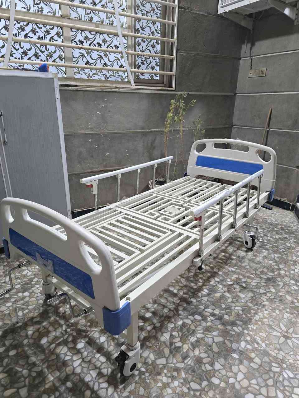 للبيع سريرطبي خمسة حركات مع فراش طبي مستخدم قليل بسعر ٢٧٥ الف نهائي ***********
