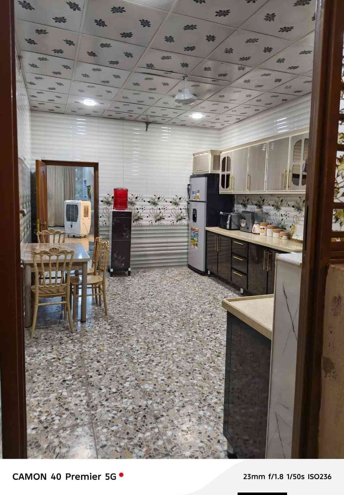 سلام عليكم توفر عندي بيت🏠 مساحه 200متر طابق واحد ✔️بيت جاهز بناء حديث --جبها 8 --نزال 25-- زراعي مكاتبه فقط ✍🏻 سند 117 بغداد البلديات منطقه حي الامير ✔️الضباط خلف الصحفيين قرب مدرسه زين القوس منطقه حي ✔️الامير المنطقه كامله خدمات تبليط ماي مجاري كهرباء الاستفسار اكثر ✔️***********سعر خاص رد ماسنجر وتساب  حسن ✔️للعقار
