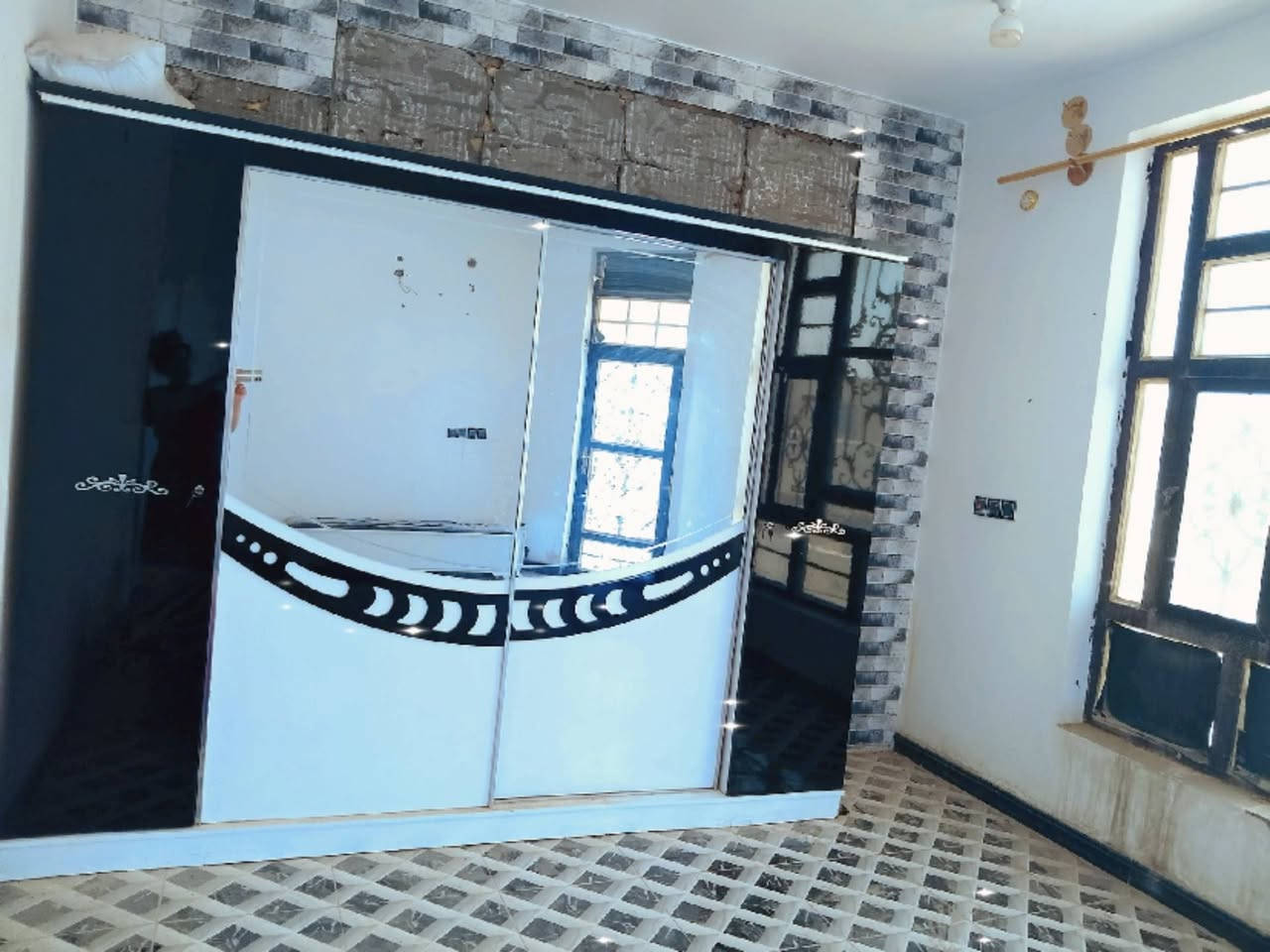 غراض للبيع كنتور 250 وبي مجال التخم 300 وبي مجال الطابورية ولتخت 25عنوان الكوت الجديدة ***********
