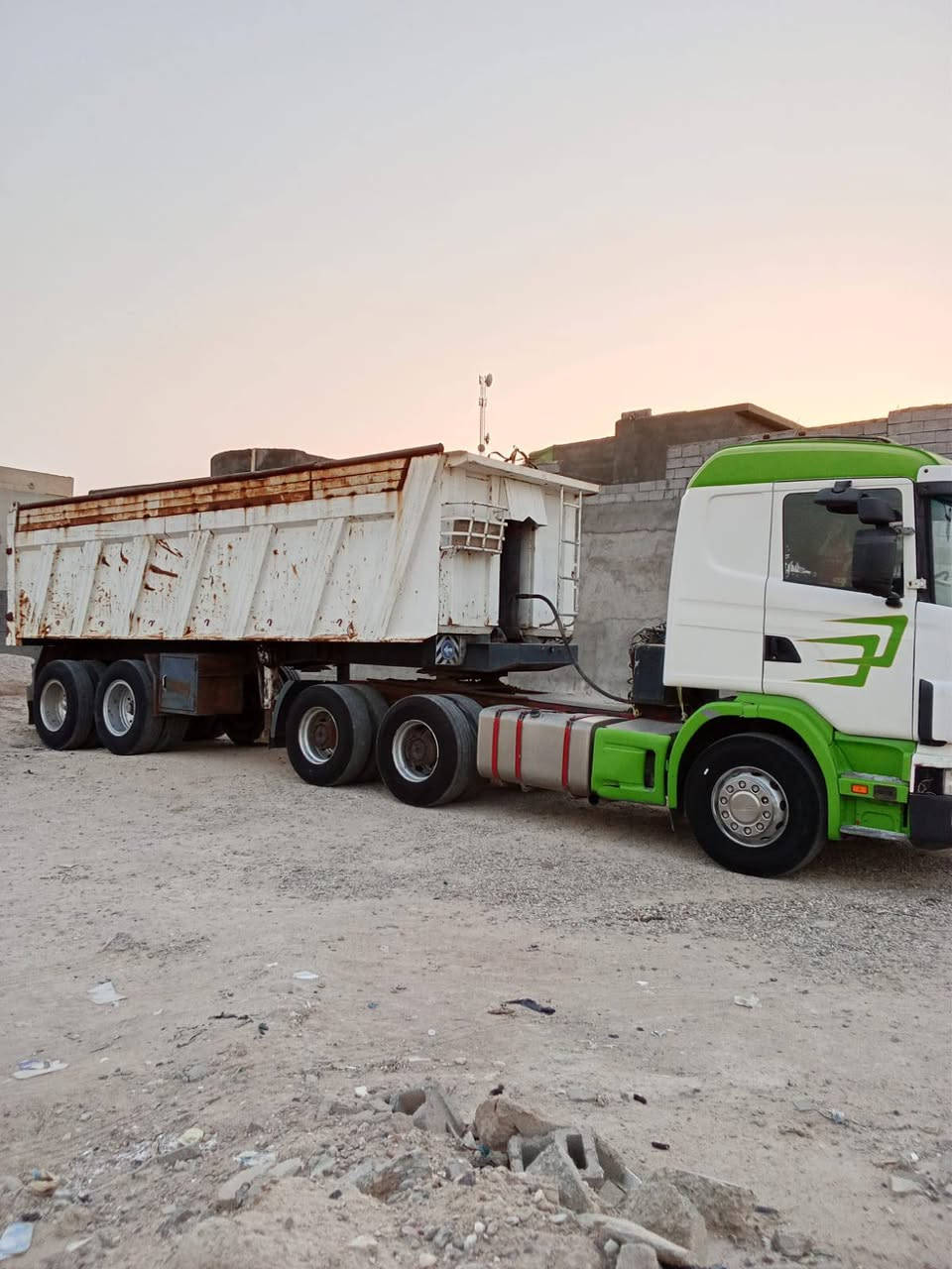بيع مستعجل تريد بس راس ابيع واذا عربانه هم ابيع وبخدمة الشراي  مكاني بصرة الزبير حي الصحفين رقم راعي السيارة ***********@
