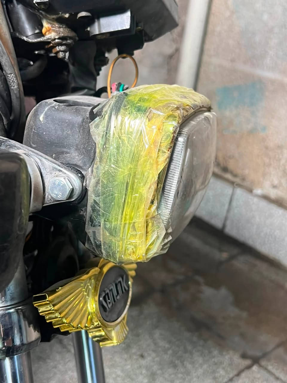 دراجة ايراني 200 cc ما ماشية اهواي ما مفتوحة مكينتهه ولا برغي استخدام شخصي موديل2024 نازلة بل2025 ، سعرهه 750 وبيهه مجال و مكاني حي اور ام الكبر و الغزلان و للتواصل عبر الواتساب ***********
