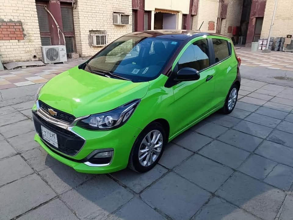 شوفرليت سبارك موديل 2021 
اصلها اسود مغيره سنويتها اخضر ملون  
سعرها 80$ 
سيارة حلوه ومرتبة 
***********
