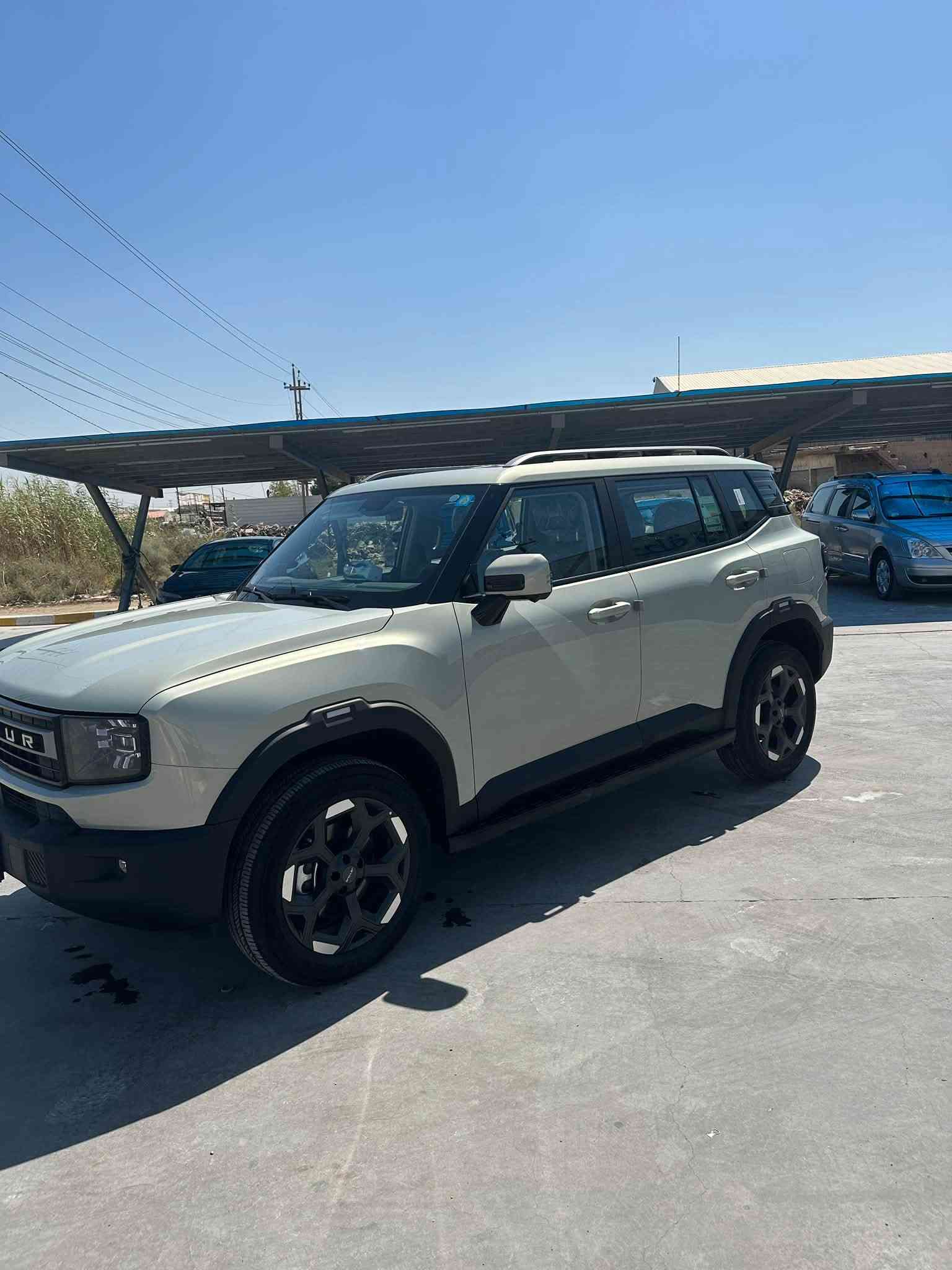 – JETOUR T1 2026  -     فئة Comfort 2.0L 8AT
•   🛣️  المسافة المقطوعة   1700 قابل للزياده

------------------------------------------------------------

✅ المواصفات :

• القير: 8 سرعات أوتوماتيكية 8AT
• نظام الدفع: دفع أمامي
• القوة الحصانية: 254 حصان
• العزم: 390 نيوتن.م
• استهلاك الوقود: 8.1 لتر لكل 100 كم
• كاميرات محيطية 360°
• نظام مراقبة النقطة العمياء
• حساسات اصطفاف كاملة
• نظام المراعي للوقوف الأوتوماتيكي (Autohold)
• نظام التحكم بنزول المنحدرات
• نظام مساعد لصعود المرتفعات
• نظام مكابح مانعة للانغلاق ABS
• نظام التحكم بالثبات ESC
• وسائد هوائية أمامية وجانبية
• رنجات ألمنيوم قياس 19 إنش
• شاشة وسطية قياس 12.8 إنش
• شاشة عدادات رقمية قياس 10.25 إنش
• دعم أبل كاربلاي وأندرويد أوتو
• مثبت سرعة
• مقصورة جلد فاخر
• المقاعد الأمامية كهربائية
• تهوية وتدفئة للمقاعد الأمامية
• الإضاءة الأمامية والخلفية LED
• صندوق كهربائي بلمسة
• شاحن هاتف لاسلكي
• وضعيات قيادة متعددة
• نظام الدخول الذكي (بصمة)
• مسند يد (كونسول) أمامي
• فلتر تنقية هواء N95
• نظام مراقبة ضغط الإطارات

🛠️ الضمان

• الضمان الأساسي: 6 سنوات + عداد كم مفتوح
• ضمان المحرك: 10 سنوات أو 1,000,000 كم

الاستفسار الاتصال 
***********
