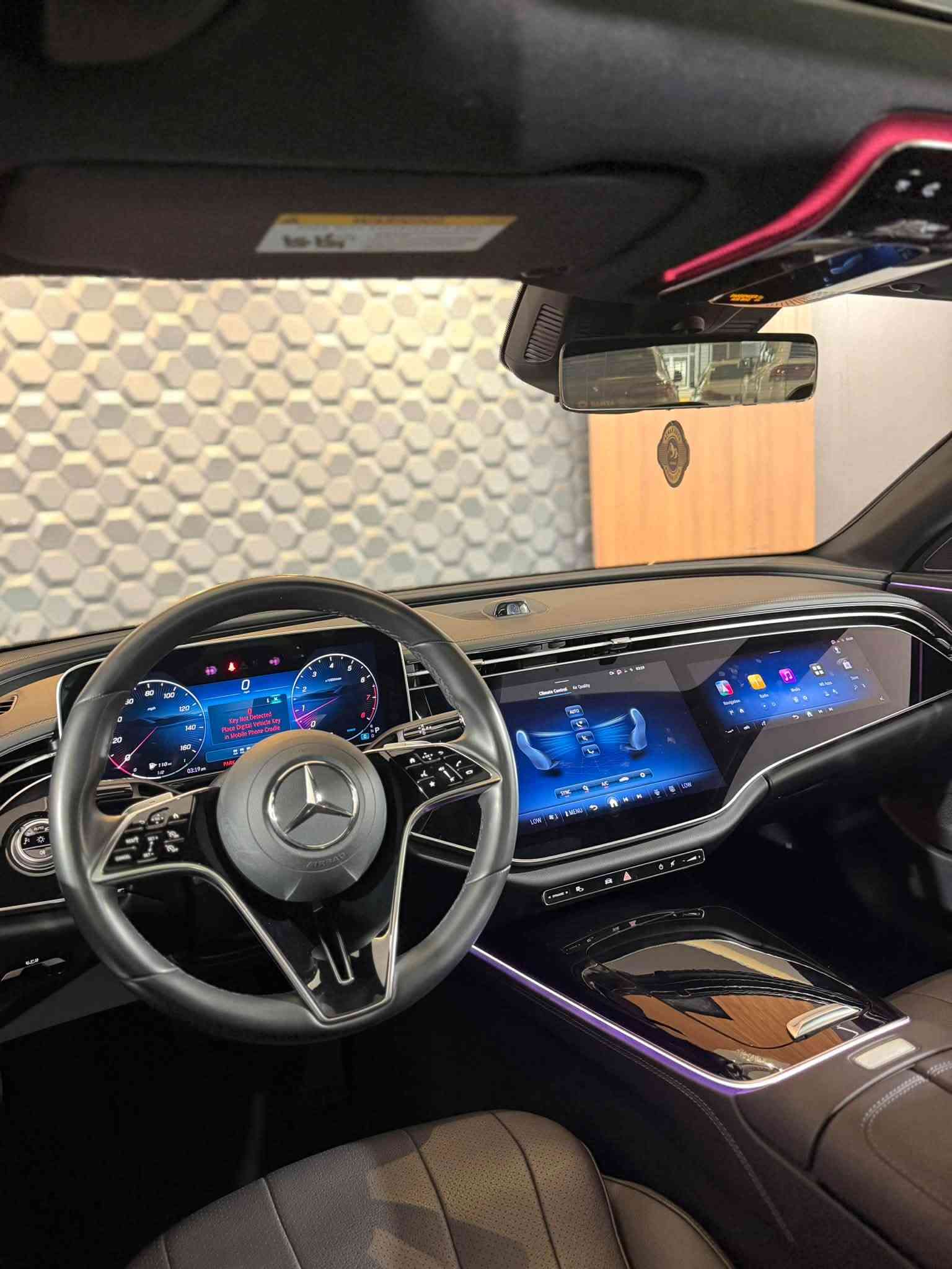 مرسيدس E350 AMG • ٢٠٢٤ • ١٧ الف