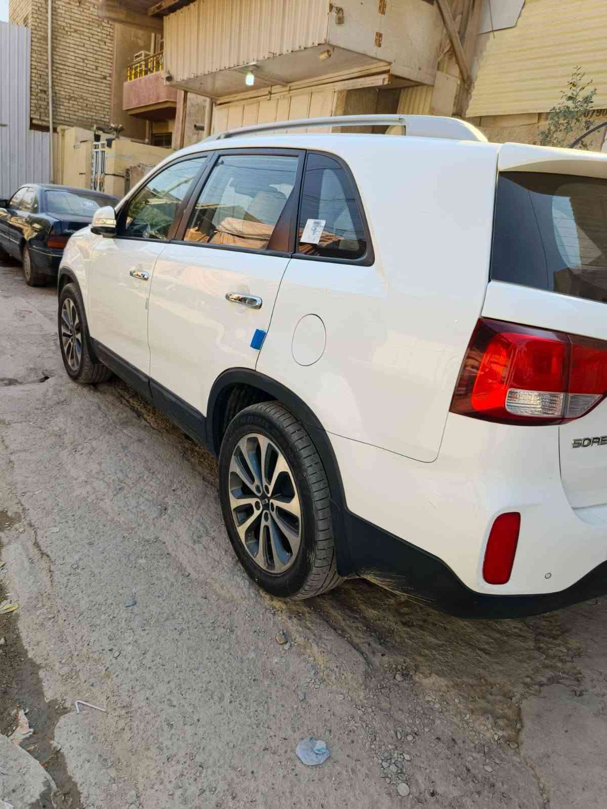 سياره سورنتو ١٤ مكفوله عدا شبر واحد بارد في الباب الايمن الأمامي ماشيه ١٣٢بيضاء كما في الصور محرك ٢٤٠٠طقم تاير والاسبير مانازل بأسمي رقم بغداد سنويه ٢٠٣٠ هزه وسونار جديد السعر الاتصال بالرقم ***********/***********/واتساب
