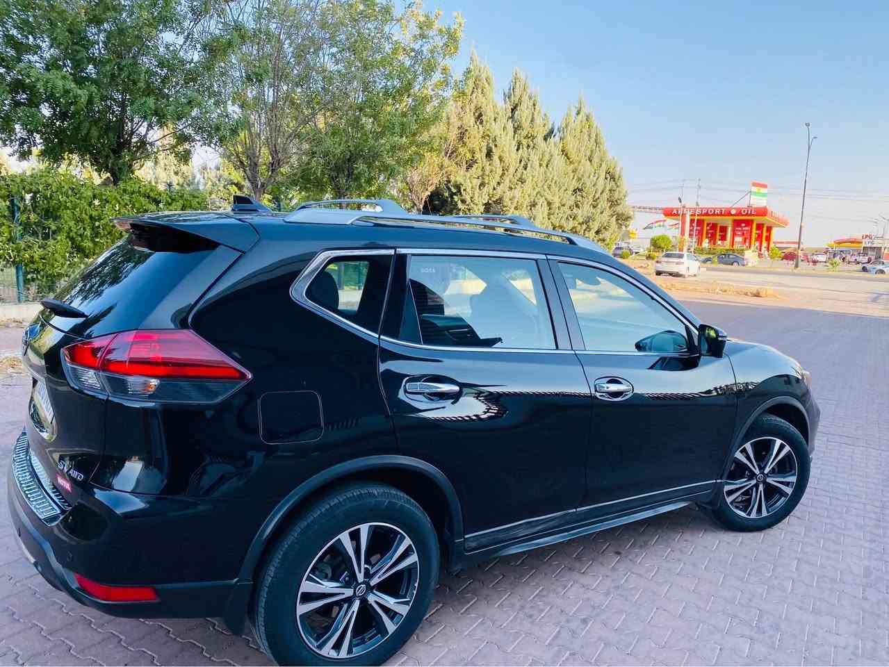 نيسان روج 
موديل 2020 رقم اربيل 
مواصفات SV AWD
فول مواصفات فقط بيدون فتحه
صبخ فقط بونند بيدون دواخل 
بيها مكانين تعديل شي قليل 
ماشيه 48 mil
سياره جديد بيدون اي مصرف 
مكان سياره عقره
سعر 145بيها مجال 
عليها 7 اوراق غرامه ينزل من سعر 
رقم بي وتساب *********** اكر, نينوى
