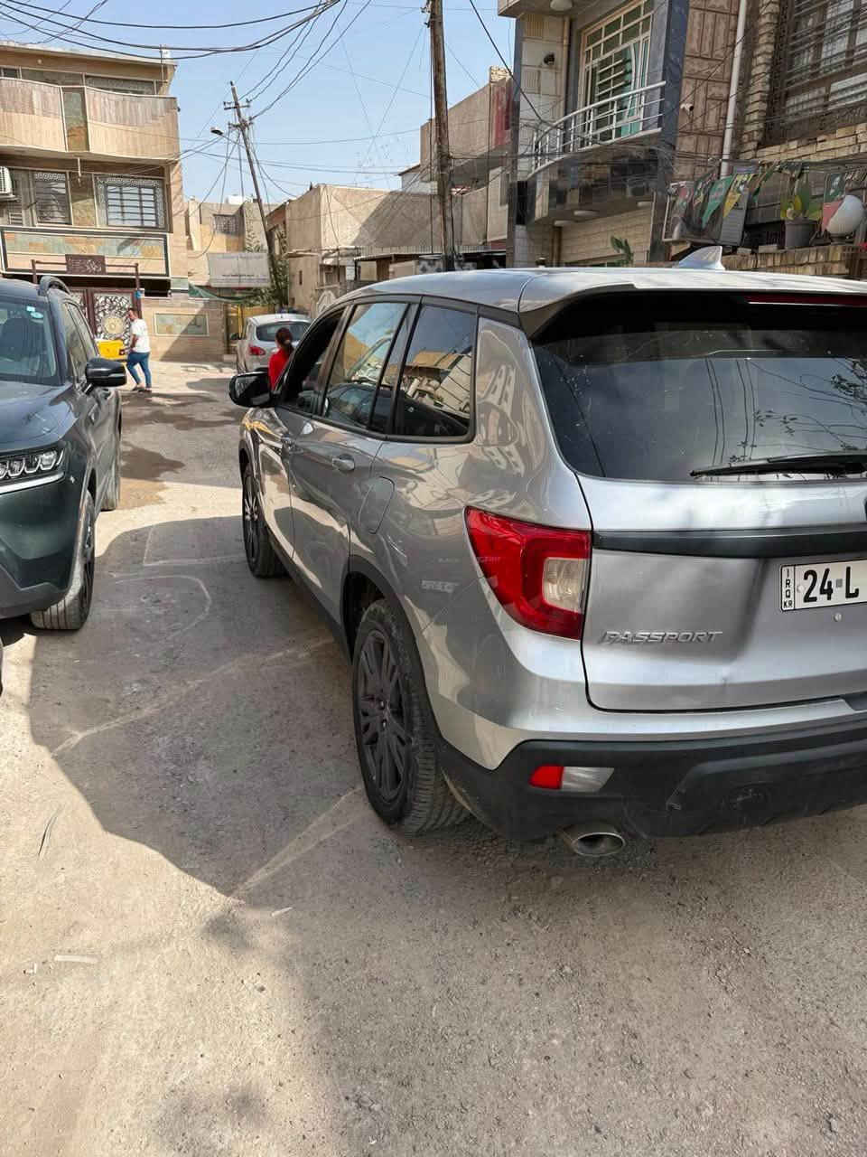 السلام عليكم
هوندا للبيع

سيارة هوندا پاسبورت 

موديل 21 فول موصفات 1/1

حادث باب عكس سايق 

موضح بل سونار 

سيارة رقم دهوك
باسمي سيارة

سعرها 165 ورقه بيه مجال 

سيارة جاهزة 

اي نقص مابيه

مكان بغداد 

حي الامين الثانية

***********
