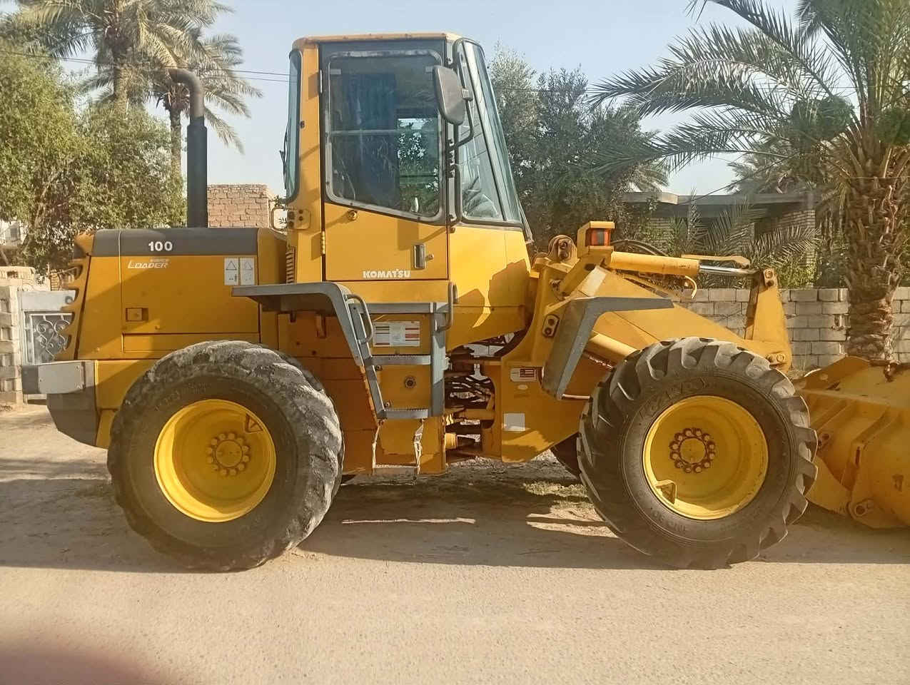 السلام عليكم شغل للبيع كامتسو ١٠٠ موديل ٢٠١٩ اربعه سوبر رقم وسنويه بغداد كفاله عامه من الصبغ وكير ومكينه مكينه خير من الله وما ناقصه جاهزه للعمل الاستفسار على الرقم ***********) (***********) بيك خير ودلل
