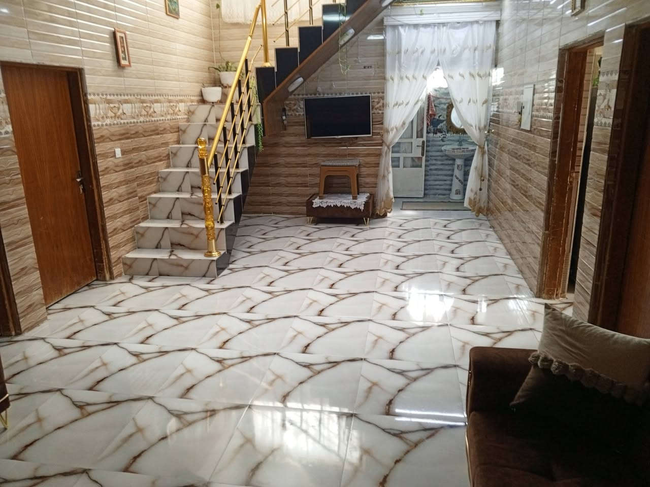 دار ملك 200م طريق جديده ركن قرب اسواق السجاد طابق ارضي مطبخ حار بارد 4غرف نوم ستقبال 5 في 10صاله4في10 صحيات خارجي وداخلي
طابق ثاني مشتمل معزول بابه وحد عن الباب الدار الارضي
***********
