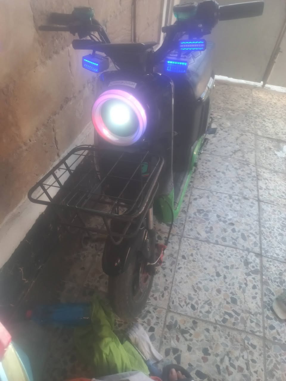 سلام عليكم دراجه شحن كامله ربع سرع خمس بطاريات طول بل شحن 8ساعات دراجه تخبل نضام بك اشاير لايت عالي ناصي الوان دراجه كامله بطاريات جدد سعر 325،بي مجال  مكاني بغداد السيديه ***********/***********
