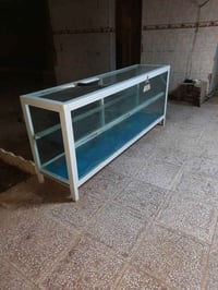 ميز عرض للبيع المكان  الديوانيه  ٠٧٨٠٧٣٢٨٥١٥ الاتصال