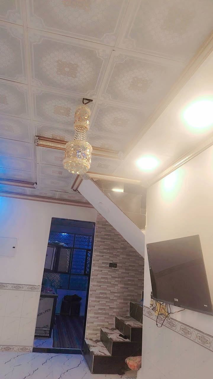 سلام عليكم بيت للبيع مساحة 200 متر غرفتين فوق نص غرفتين جوه جاهزه صاله جاهزه استقبال صحيات مطبخ جاهز تشاريف جاهزه سقفيه جاهزه صب كونكريت شيش أف اف دار قريب عن شارع العنوان النجف الاشرف كوفه شارع رقم الاستفسار ***********

