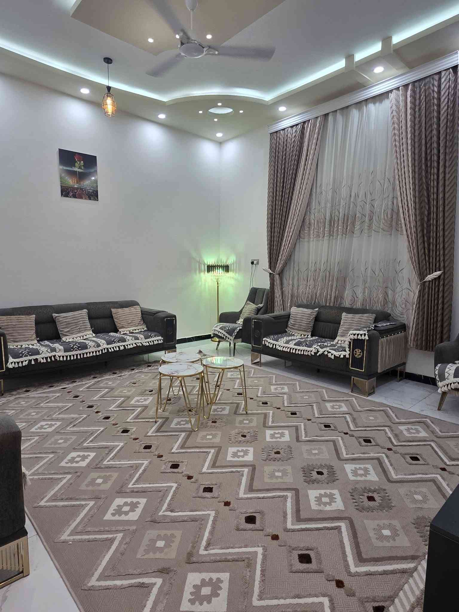 السلام عليكم وأسعد الله أوقاتكم 

يتوفر لدينا دار سكن للبيع  

مساحه 400 م 

بناء درجة اولى 
بناء طابوك 

#طابو ملك صرف زراعي عراقي وكاله ونسخه من الطابو  ولملاك موجود حي يرزق

مساحة البناء 280م
 
يحتوي البيت على 
غرف نوم عدد 2
ديوان 10 في 5
مطبخ بارد
مطبخ حار
صاله 
صحيات داخلي وخارجي
الطابق الثاني 
يحتوي على 
غرف نوم عدد 4 نضام سويد 
صاله 
كراج سياره 
وحديقه مرتبه 
 البيت بي مساحه ترك خلف البيت
 كلشي  منطقه هدوئ ومتوفر بيها جميع  
 الخدمات ماء كهرباء مدارس قريبه 
البيت فارق وجاهز للسكن 
البيت يقع على شارع 10م  اناره الشارع كله

#العنوان : بصره 
أم النعاج مقابيل حي بغداد 
قريب على شارع صناعيه حمدان 
مسافه 300 م عن شارع الصناعية 
( السعر 315 مع الاثاث وبي مجال    )
☎️((***********))☎️

🏠 مكتب عقارات الرحمة 🏠

تريد تبيع؟ تريد تشتري؟ إحنا بالخدمة 🌹

🔹 بيع وشراء قطع الأراضي
🔹 بيع وشراء الدور السكنية
🔹 المقاولات العامة
🔹 نساعدك تلقى العقار المناسب وبالسعر اللي يناسبك

📍 البصرة وأطرافها
📞 ***********
أخوكم محمد الشريفي 

مكتب عقارات الرحمة
🤝 شغلتنا نسهّلها عليك، وثقتك غالية علينا ❤️
