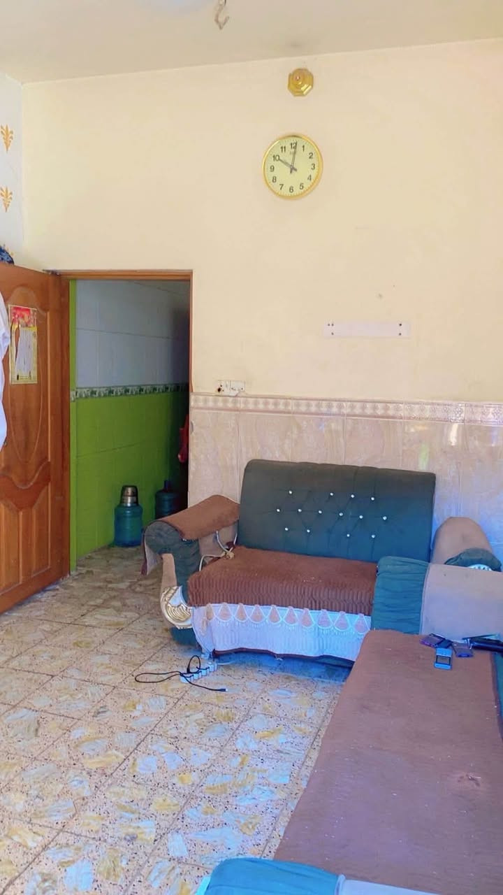 يا الله سلام عليكم ورحمة الله وبركاته بيت 100متر طابقين اعكاده الطابق الول غرفه وصاله ومطبخ واستقبال الطابق الثاني غرفتين نوم وصاله وتخاريج
كامله البيت حي مسان تقاطع شارع البوريات قرب مدرست الصبطين السعر 117اوبي مجال التصال ***********
