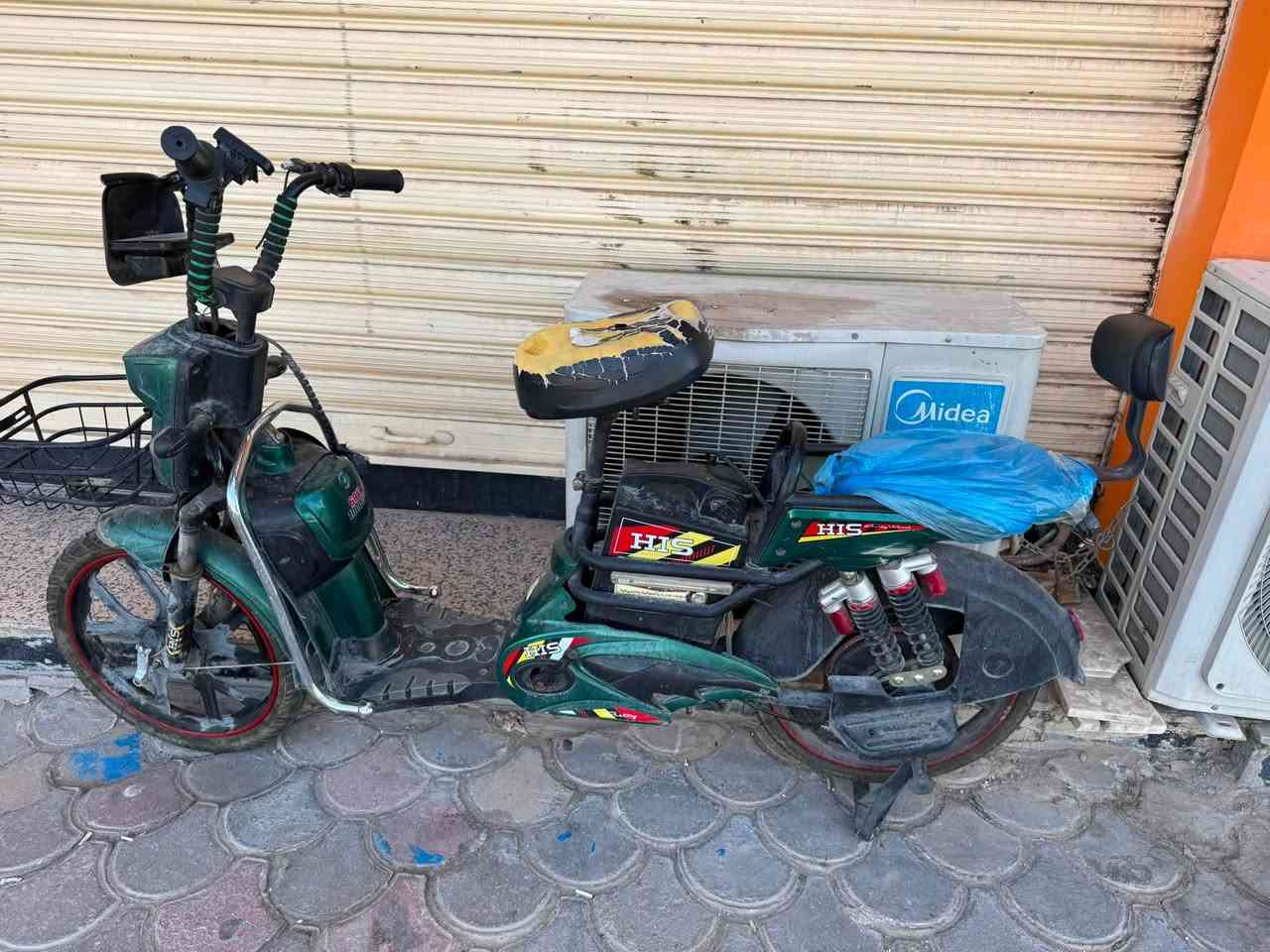 بايسكل شحن للبيع بطاريه جديده للبيع بسعر 200وبي مجال رقم التواصل ***********
