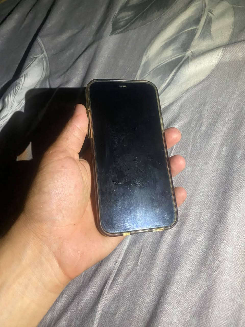 شبابنا طيبة بسعر ١١ عادي او ١١ برو ماكو هيج سعر
١٢ برو فقط برو فقط برو
ذاكرة ١٢٨
بطارية ٧٦ 
نظافة بصور 
ظهر فقط مكسور وسماعة ل اتصال واكفة يعني من احد يتصل لانه تفتح سبيكر يلا تحجي 
وتر بروف جهاز وتر بروف 
مكاني بغداد الدورة 
رقمي *********** سعرة ٢٦٥ الف بي مجال كلش قليل حك جية
