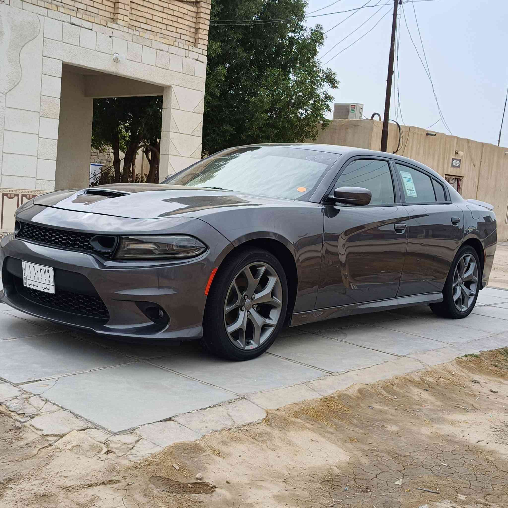 سلام عليكم للبيع جارجر موديل 2019اصل حره تحويل رقم بصره سياره جيتي كشن حضن ستيرن شفتات كشن كهرباي شاشه بيها بنيد وجاملق وباب تصليح سعر 170  مكان سياره ناصريه للاستفسار (***********)
