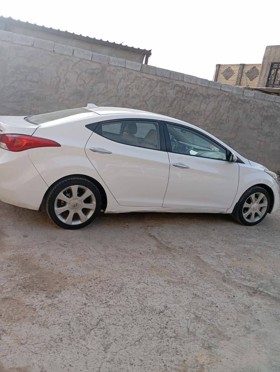 السلام عليكم البيع النتره ١٤ فول مواصفات السيارة محرك ١٨٠٠ بيه صبغ البنيد والجاملغ فقط السعر ١١٠ وبيه مجال اني مكلف بلنشر هاذ رقم صاحبه ***********
