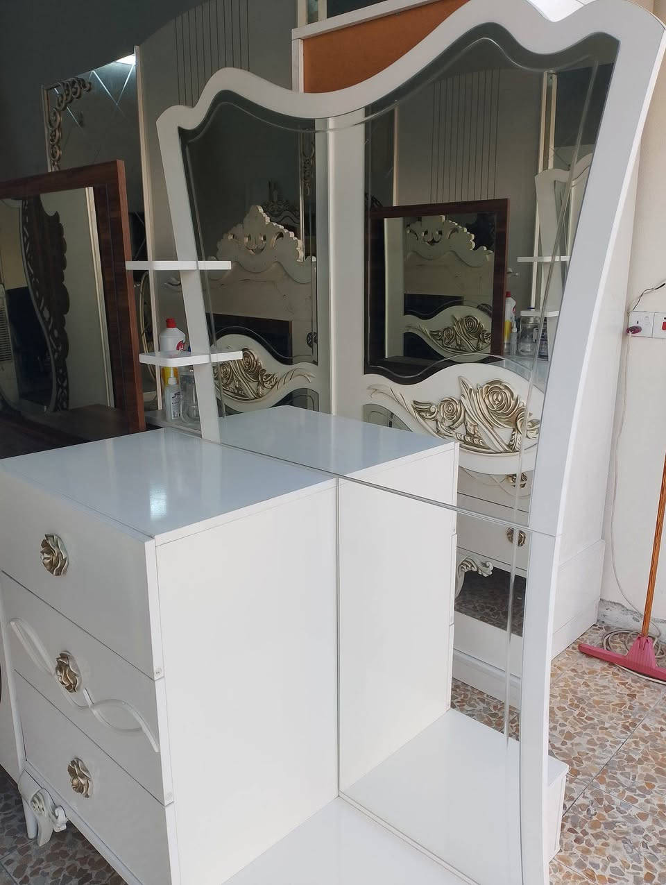 غرفه نوم تركي ماركه صبغ حراري مستخدم قليل 5 قطع سعر 550
عنوان موصل حي المزارع الاولى 
تواصل واتساب او على الارقام ماسنجر محظور ***********
***********
