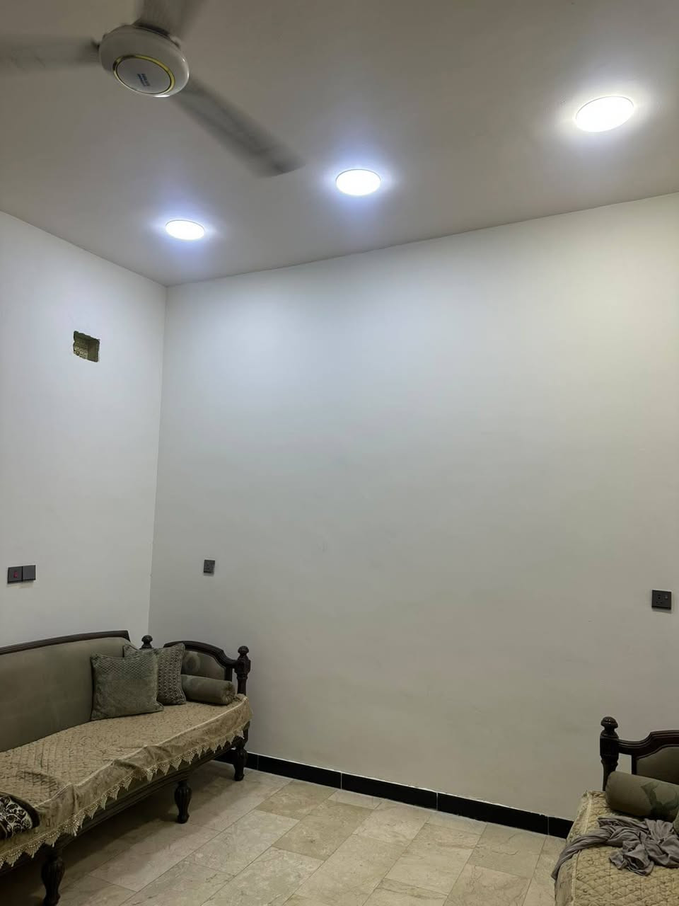 🏡 بيت للإيجار | فرصة مميزة للسكن

يعلن كرم للاستثمار والتطوير العقاري عن توفر بيت للإيجار بموقع مميز .

📍 الموقع: [المهدية الثانية -الهياكل ]
🏠 نوع العقار: بيت طابق ارضي 
📐 المساحة: [ 130] م²
🛏️ عدد الغرف: [ 1 ]
🚿 عدد الحمامات: [ 1 ]
هول وصالة و مطبخ و خدمات
بيت جديد مع السبالت و المطبخ و التخم بيت شبه مؤثث

📞 للاستفسار والتفاصيل والتواصل:(***********)

موقع المكتب :الهياكل شارع 20

كرم للاستثمار والتطوير العقاري
ثقتكم… استثمارنا 🤝
