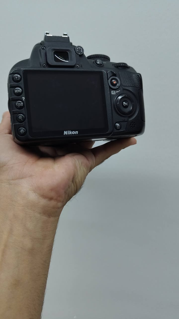 نيكون D3100 • نظيف • كامل العدة