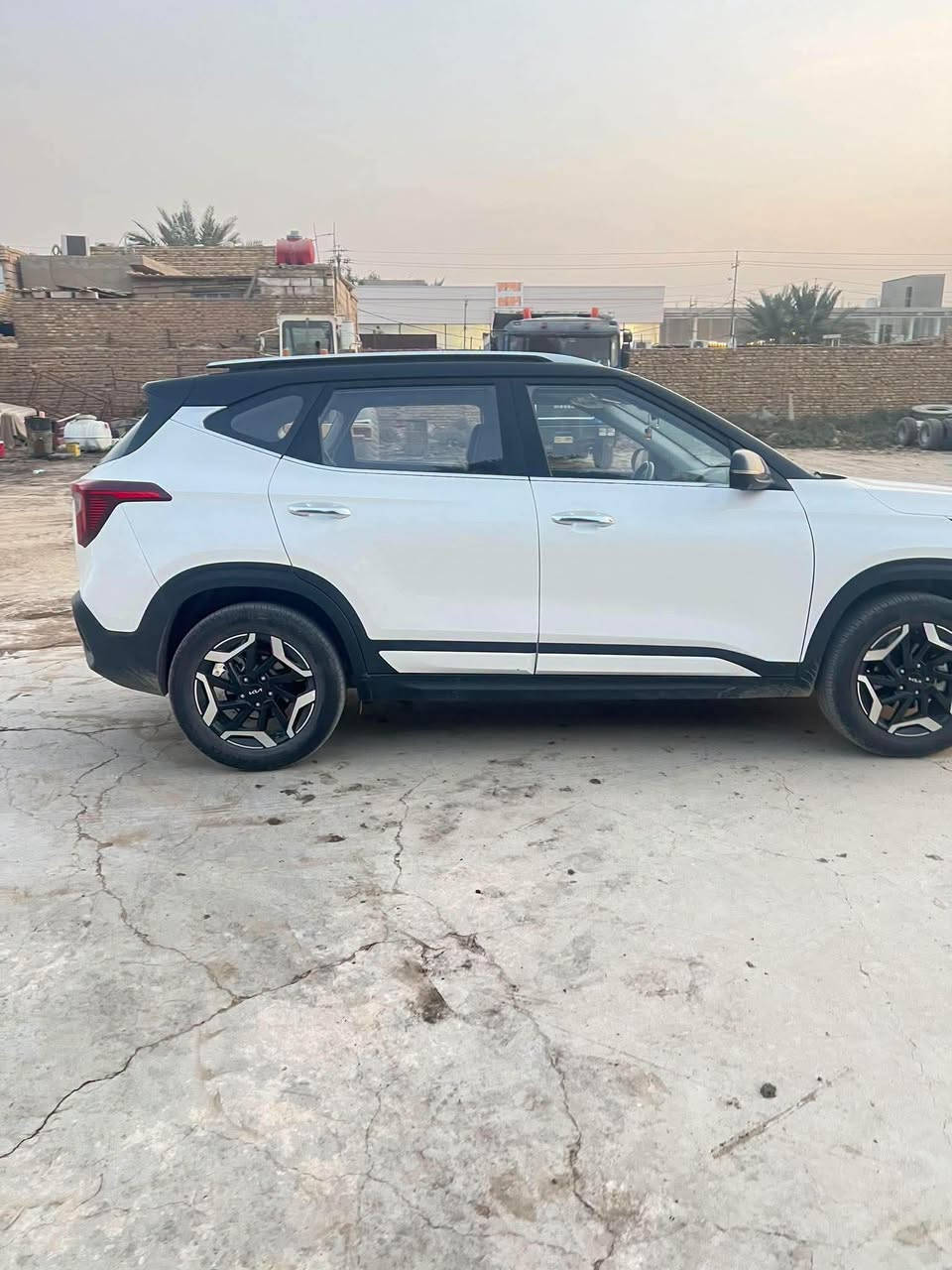 🚘 للبيع سيارة بحالة ممتازة ومواصفات كاملة
🔹 مكينة 1500
🔹 دوش
🔹 رقم بغداد – تحويل ثاني يوم
🔹 السيارة مكفولة كفالة عامة
🔹 ماشية 27 ألف كم فقط
🔹 شاشة كبيرة
🔹 بوصلة القبلة
🔹 3 أوضاع للقيادة:
Sport – Normal – Smart
🔹 حساسات أمامية وخلفية
🔹 رادار أمامي
🔹 كامرة أمامية وخلفية
🔹 مثبت سرعة
🔹 تحديد المسار
🔹 مانع تصادم
🔹 Auto Hold
🔹 مانع تزحلق
🔹 تحكم بالإنارة الداخلية
🔹 تدعم Apple CarPlay و Android Auto
🔹 فول تحكمات ستيرن من جهتين
🔹 داخلية سوداء
🔹 كشنات جلد
🔹 لايت زينون وعدسات LED
🔹 تبريد ثلج ❄️
🔹 ومواصفات إضافية كثيرة
✅ السيارة مكفولة كفالة عامة
✅ ماشية 27 ألف فقط
📞 للاستفسار والاتصال:
***********

