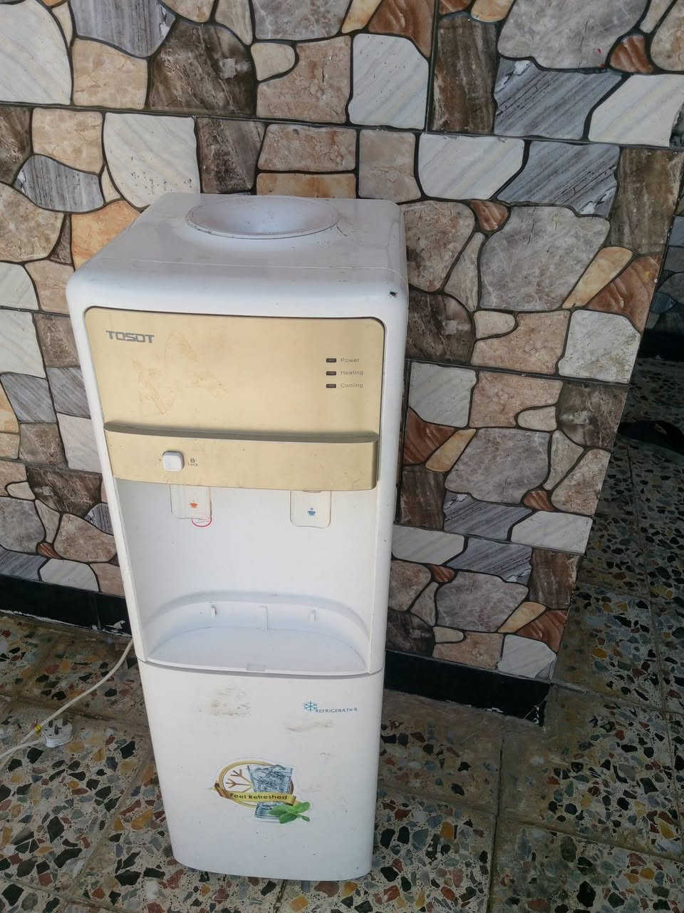 طباخ وبراد للبيع شغالات المكان بغداد المعامل ***********
