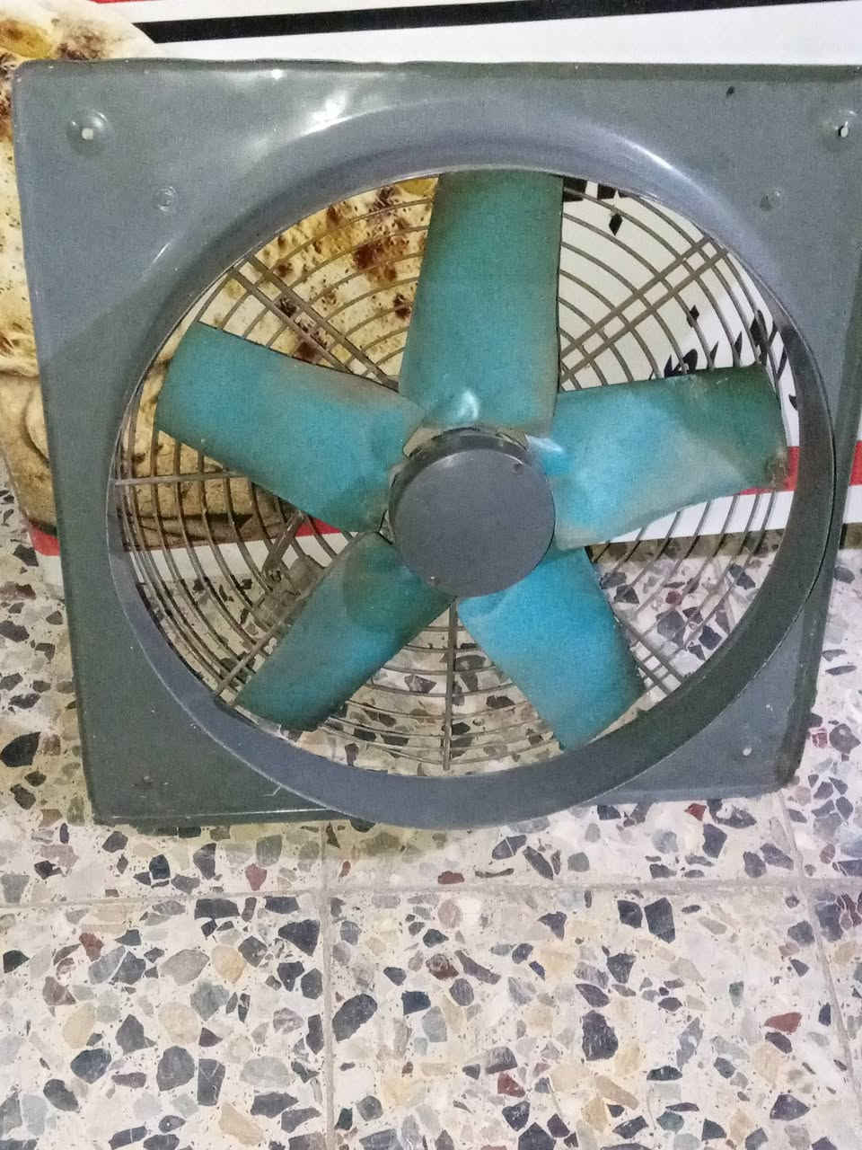 عجانه • ميز خبز • بغداد