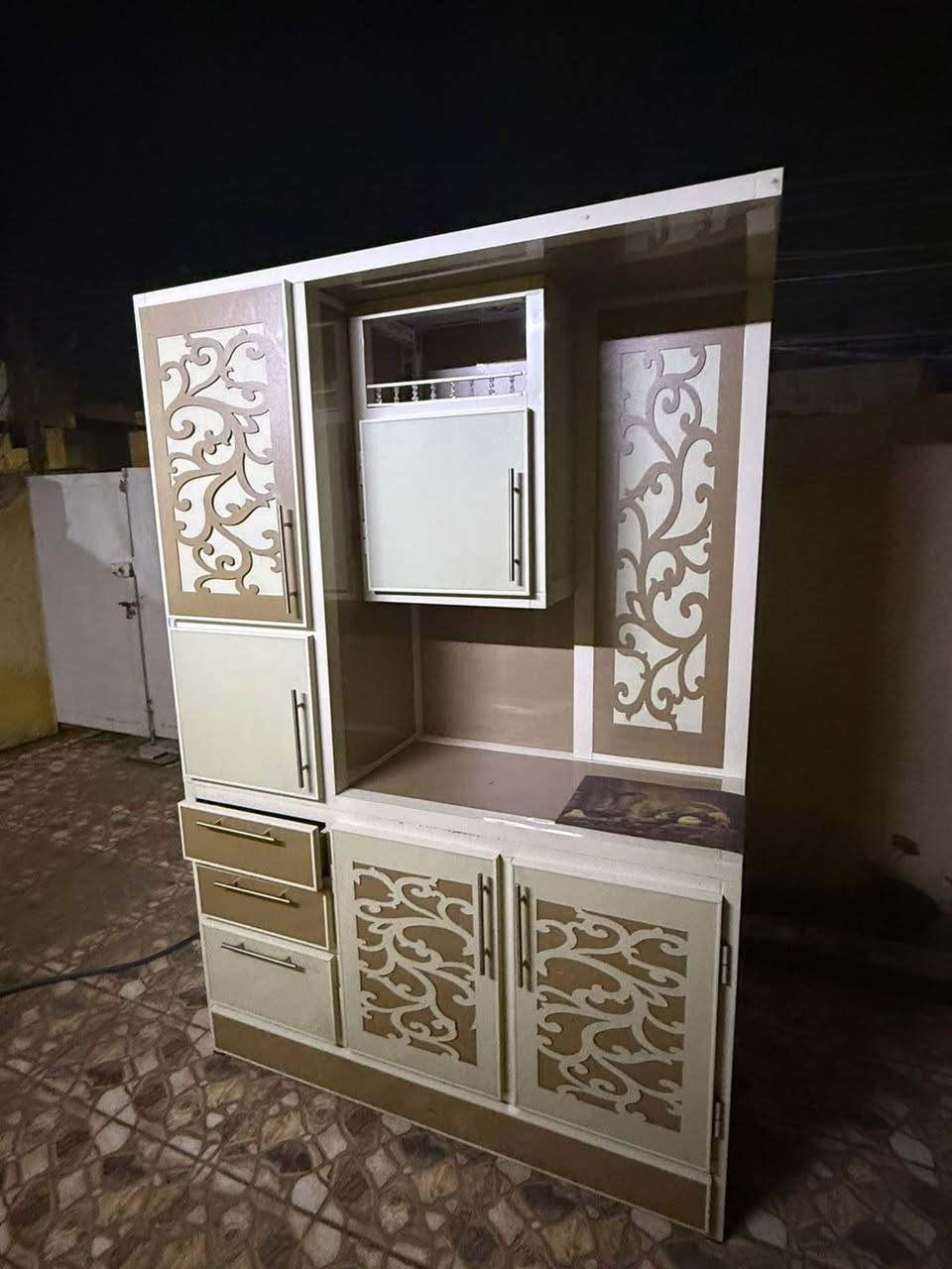 للبيع جديد جدا
١٥٠ قفل حي الجهاد *********** واتساب
