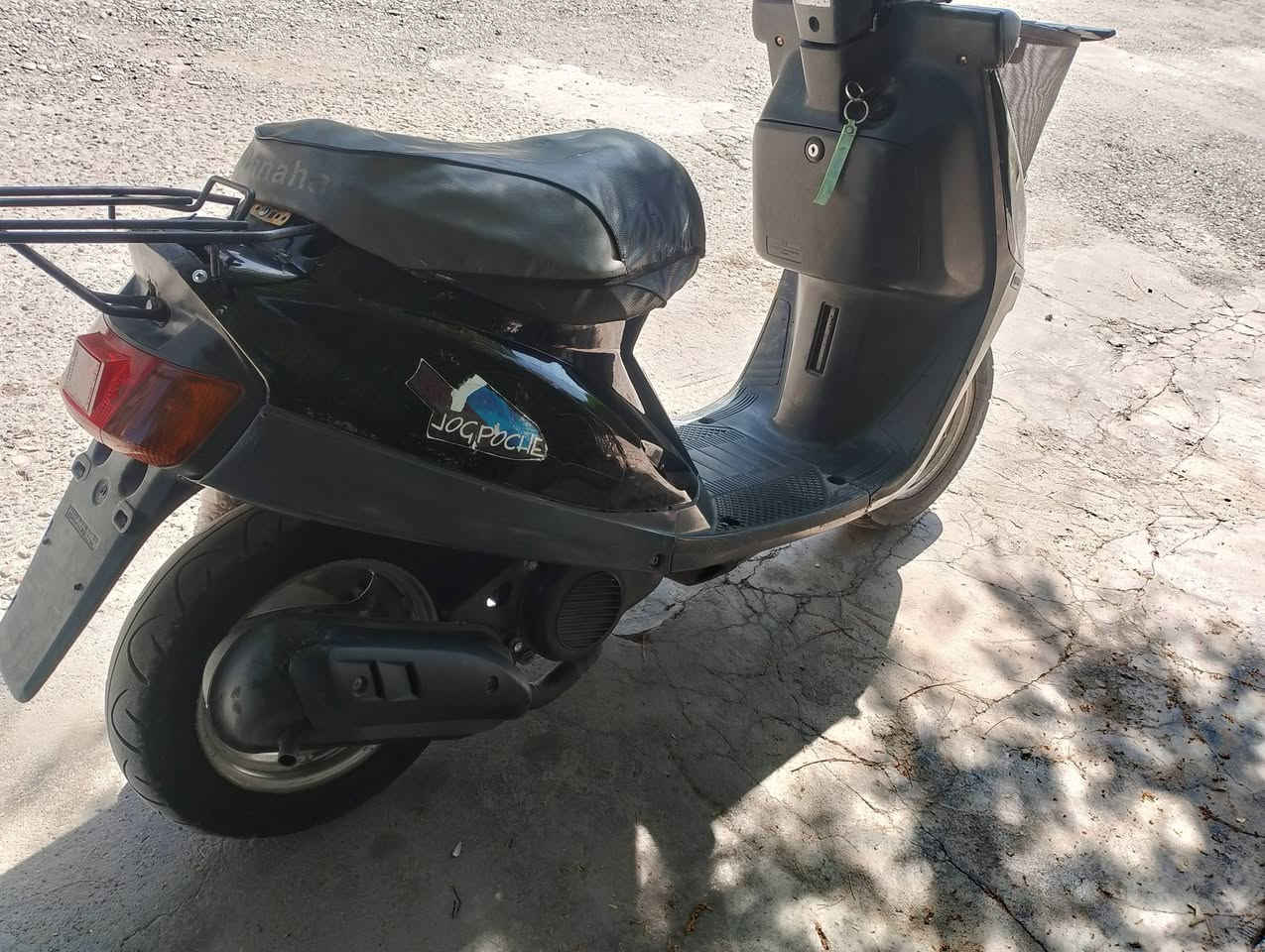 ‌السلام عليكم، هذه الدراجە البیع
النوع: ياماها (Yamaha))

المحرك: ما مفتوح وبدون أي مشاك
 
کابریتر :بیلادی مابی عیب 

الكهربائيات: كلها شغالة ونظيفة

العدادات:شغال(عدادالسرع البنزين)

المكابح (البريك): يقف بمكانه، بدون أي عيب 

الفطر (الشرائح/الكفرات): ما مكسور 

وجاهز بلاديالإطارات (التواير): جديدة

رقم : ***********

‏‪***********‬‏
