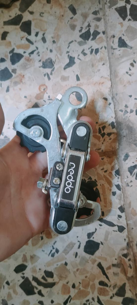 بايسكل جبلي امريكي تاير جديد بدالات جديده 3وسط 8ليوره بايسكل ستيل عقرب جديد فقط زنجيل لا يوجد السعر 90الف وبي مجال (واتساب)(***********)
