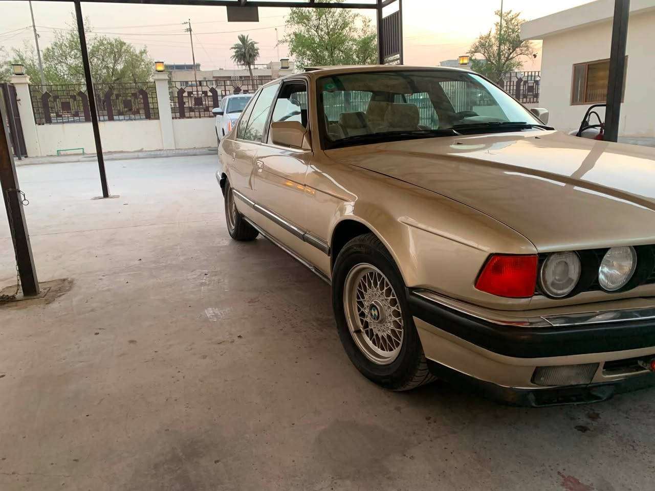 ‏السلام عليكم بي إم دبليو موديل 88 السيارة جاهزة قير ومكينة وحدي تبريد ويل سويتش اليوم مطلعها من الفرن الصبح السيارة مصبوغ جمالية مكاني الشعب السعر 58    ***********
