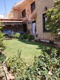 للبيع واجهه البيت 15 *نزال 20 4غرف نوم)) زنجيل البيت ع شارعين حي المعم...