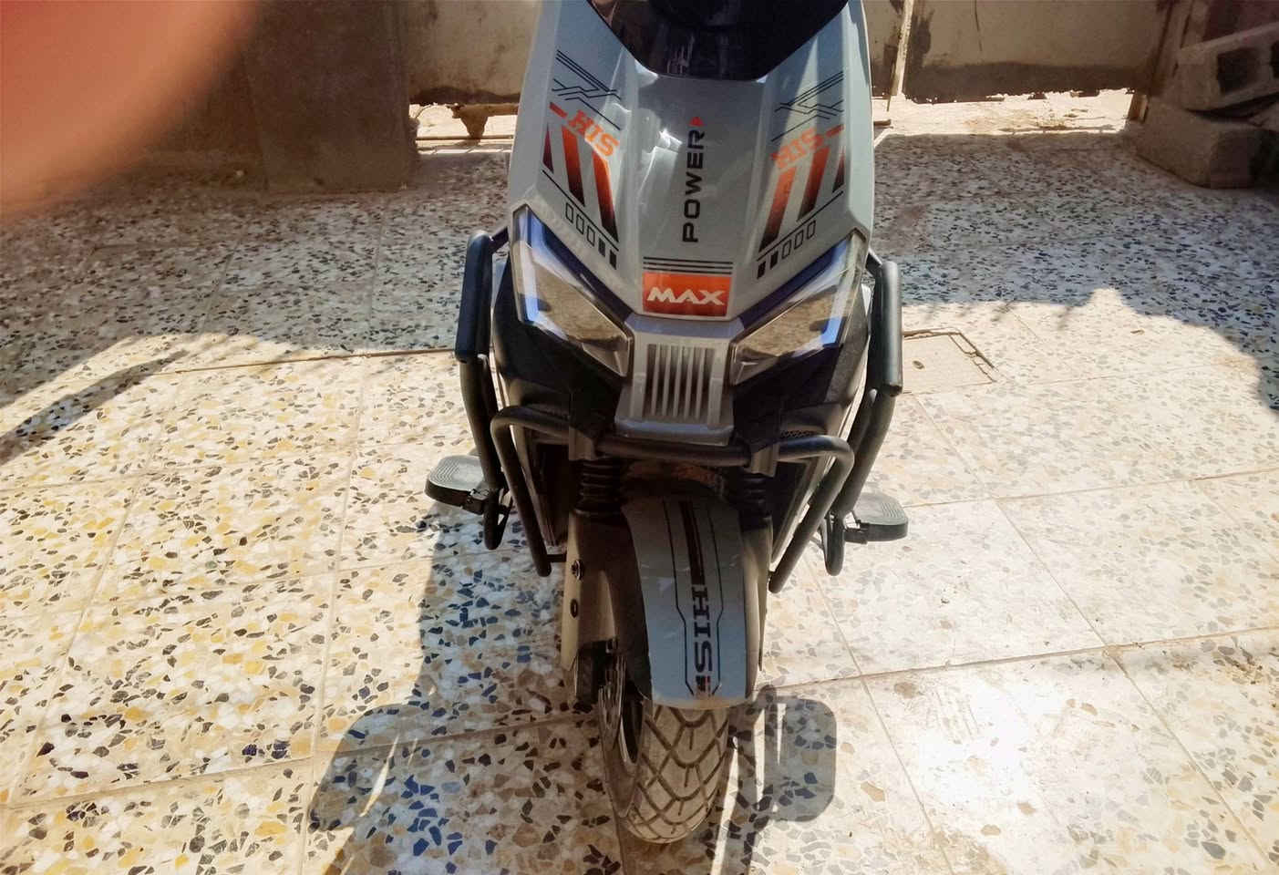 دراجه صاعقة من شركه HIS فول مواصفات كامله مكملة
6,, بطاريات ممتازه ✨
ملفها،،،3000 حقيقي
4،،سرع 
سرعتها ،،100 حقيقي ✨
نضام بارك
نضام P  بگ 
انذار سرقه 
بريكات بلمكان امامي + خلفي 
لايت عالي +ناصي 
اشارات يمنه + يسرى 
تمشيك 70 كيلو متر 
ملاحظه/ اني ماخذه ب مليون و 350الف وصل الشراء موجود ..
اني رايدهة ب 950 الف أو بيها مجال بسيط 
كامله مكمله مثل ما ذكرت فوك 
رقمي /*********** واتساب فقط
