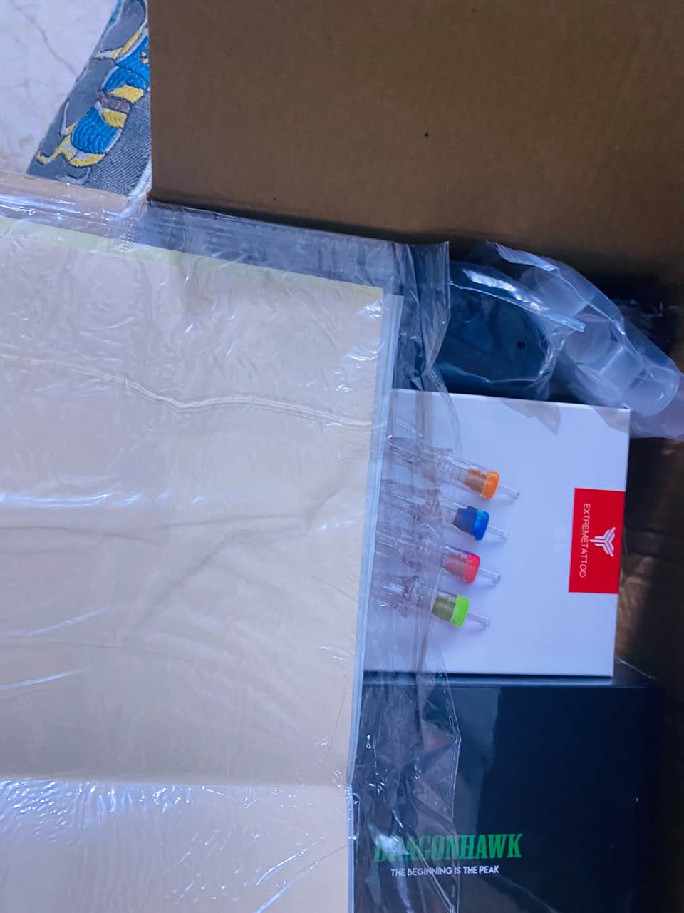🚨 طقم وشم متكامل للبيع – ماركة Dragonhawk S8 اللاسلكية + ملحقات كاملة😍

📦 محتويات الطقم:
✅ آلة وشم Dragonhawk S8 لاسلكية: قوية، خفيفة الوزن، وبدون أسلاك (شوط الإبرة 3.5 ملم) – مثالية لجميع أنواع الرسم والتظليل.
✅ بطارية قابلة للشحن: سعة 1300mAh تعمل لساعات طويلة وتشحن بمنفذ Type-C.
✅ 10 خراطيش إبر (ExtremeTattoo): معقمة طبية، بأحجام وألوان مختلفة.
✅ حبر أسود + أكواب حبر بلاستيكية.
✅ جلد تدريب (Practice Skin) لتمرين يدك قبل العمل على الزبائن.
✅ رباط لاصق (Grip Tape) وقفازات طبية.

🚚 التوصيل: متوفر لجميع المحافظات🇮🇶
📞 للطلب أو الاستفسار:يرجى مراسلة الصفحة على الخاص او الواتساب/ ‭***********‬

#وشم #تاتو #آلة_وشم #Dragonhawk #تاتو_العراق #بغداد #البصرة #أربيل #الموصل #مستلزمات_وشم #عدة_وشم_للبيع #تاتو_للمبتدئين

