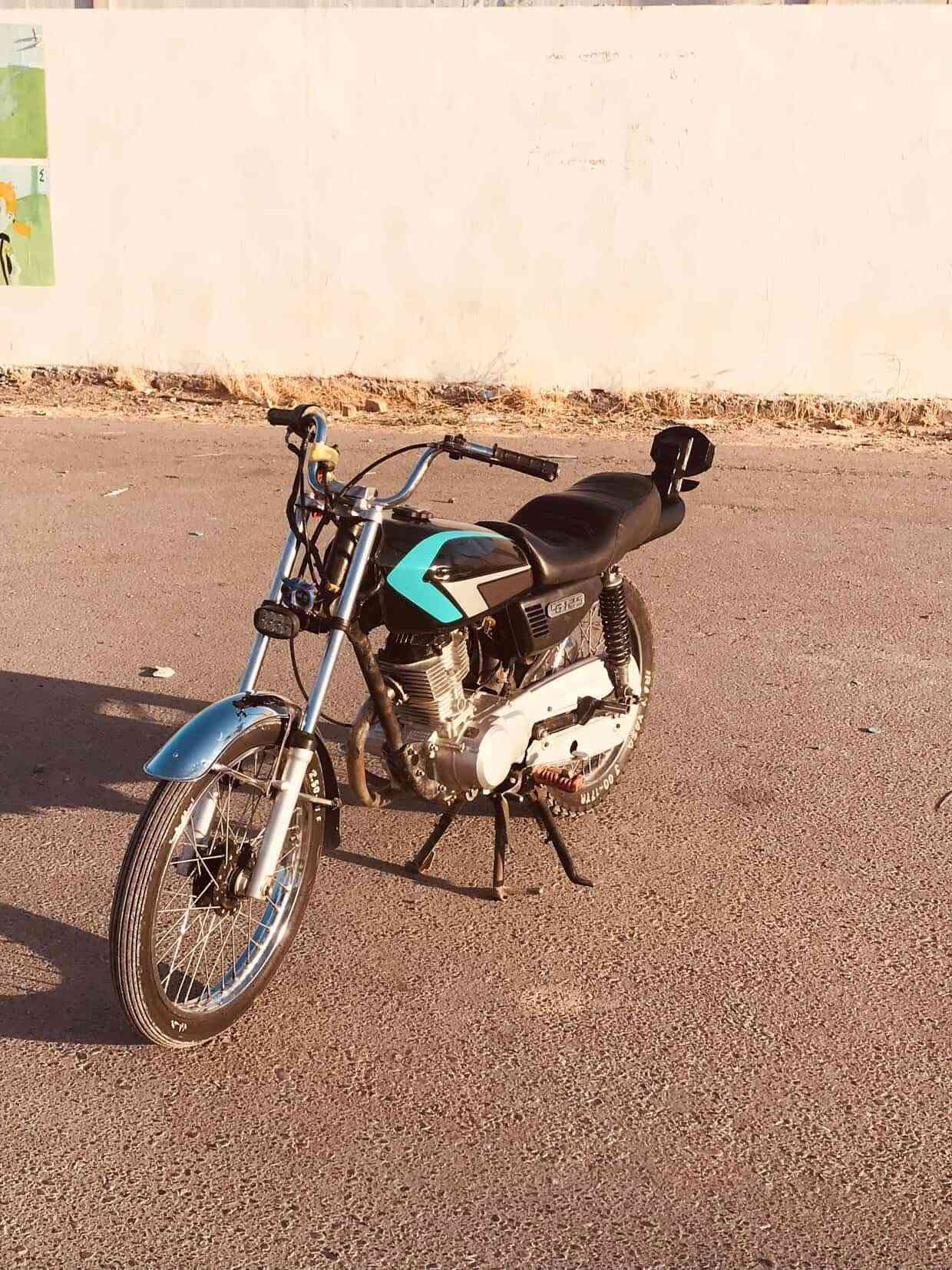 السلام عليكم دراجه حربيه سيجي نامه  شاصي20محرك24معمر بال25مبدل كور وبستم ولفات فقط لاا صرف ولا تبخير دراجه كاملهه ربع متصرف عليه المكان بيجي البجواري السعر 425وبيه مجال للشراي هاذه رقمي ***********
