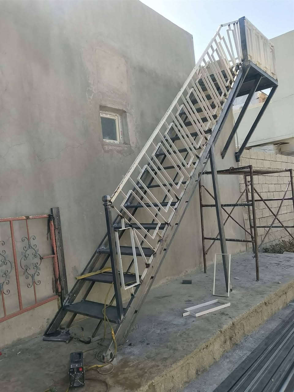 ابو همام الحداد كافه انواع موديلات قمريات وابواب ومحجرات وتغليف قمريات ‏‪***********‬
