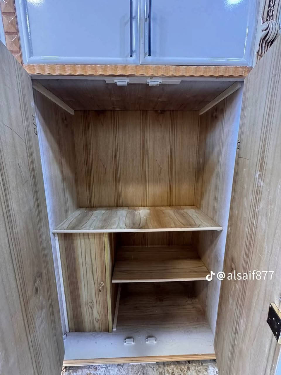 السلام عليكم  غرف لبيع مكانك العزيزيه شارع التربيه غرفة كله انتيكه والله بسعر الجمله والله  كله خمسه ملم الداخل خمسه  الخارج خمسه ملم صاج عراقي اسمه الزان المصري  ***********بيهه مجال  الى خابرني
