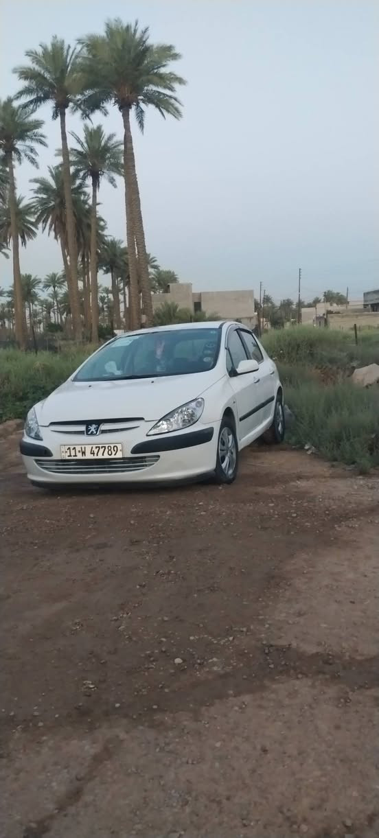 السلام عليكم بيجو فرنسي ٢٠٠٥ نبريد شغال محرك خير من لله كير مكفول بيها قطع صبغ ابيع احزام  سعر ٤٥ ورقة بيها مجال قليل رقم***********
