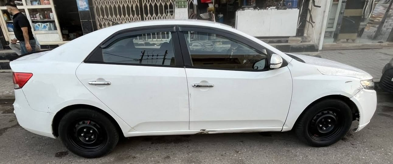 السلام عليكم
Kia cerato كية سيارتوا خليجي
تبريدها: شغال 100%
المديل؛2012 
المكينه: 1600دوش بشرط
 سيارة بيها 5 قطع مبين بصورة بدون دواخل بدون ارباك 
كوبون بنزين هم موجود
مكان السيارة: كركوك
السعر: 77$ 
 للتواصل:
***********
***********
