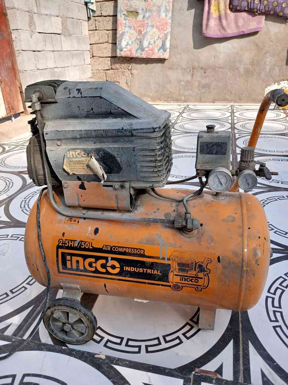 كمبريسر للبيع ماطور السعر 100 نظافه فول***********
