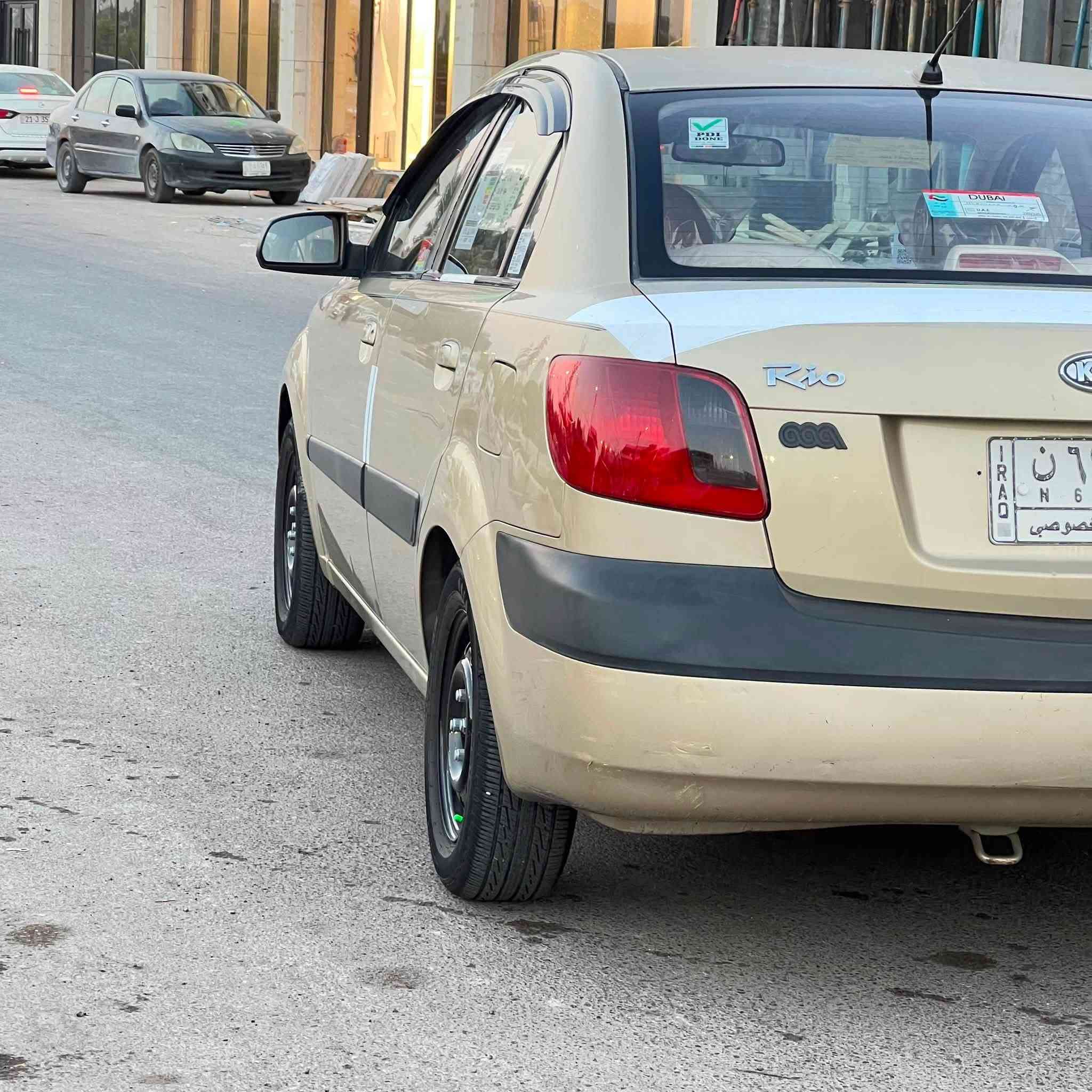 السلام عليكم كيا ريو ٢٠٠٩ خليجي رقم بغداد شرط التحويل السياره مكفولة من الصبغ شواصي الغود تكم خوض كفاله داخل بيجي سيار جديده معنه كلمه صدر تخم تاير كله جديد مكان السياره ديالي بعقوبه*********** السعر ٧٥ وبيهه حك الجيه
