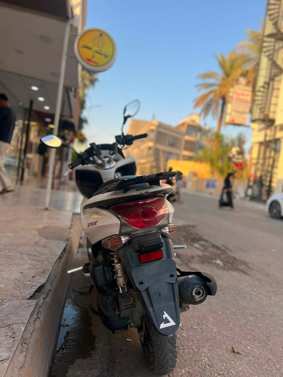 سلام عليكم دراجه pcx جيل اول يابانيjf دراجه كفاله كشر ومحرك بلادي كلها شغاله حساس ازدحام حساس ستان كلها بلاديه مكاني بعقوبه شارع طابو الشراي يتصل ***********سعرها 1950 بيها مجال

