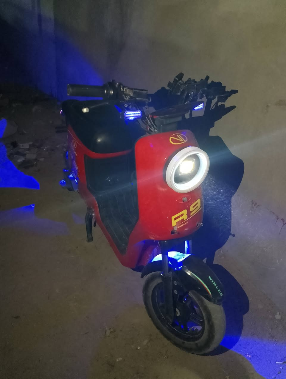 سلام عليكم R9 مديل 2025 للبيع بطاريات نص عمر مكاني بصره زبير السعر 300 او بيه مجال اتصل عل رقم امكلف بالنشر ***********
