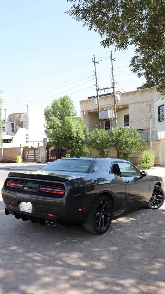 السلام عليكم
دوج جالنجر sxt 2021

الحادث : قطعتين صبغ (جاملغ + بنيد) وشبر من الجاملغ الامامي كلير .    الصور موجوده بالمنشور

مكينة 3600 v6
كير مكينة مكفولات كله جديد + السياره كامله مكمله اي كلوب ممشتغل ونظافه فول اني جانيها  كلش معتني بيه احسن دهن والبانزين كله محسن كلش نظيفه السياره اي مشاكل ماتعاني وياهة 
السياره ماشيه 45 الف كيلو متر فقط

رقم السيارة بغداد بأسمي

مواصفات الsxt المعروفه

بصمه ، بصمة ابواب ، كشن كهرباء ، شاشه وسط ،كامره ، فول تحكم ستيرن ، تايرات خلفية عريضه ، دفع خلفي ، لايت زنون ، نظام سبورت ، مانع انزلاق ، بلوتوث ، ABS ، USB

السعر 165 ورقه 

مكاني بغداد حي الجامعة
رقمي ***********
موجود واتساب
